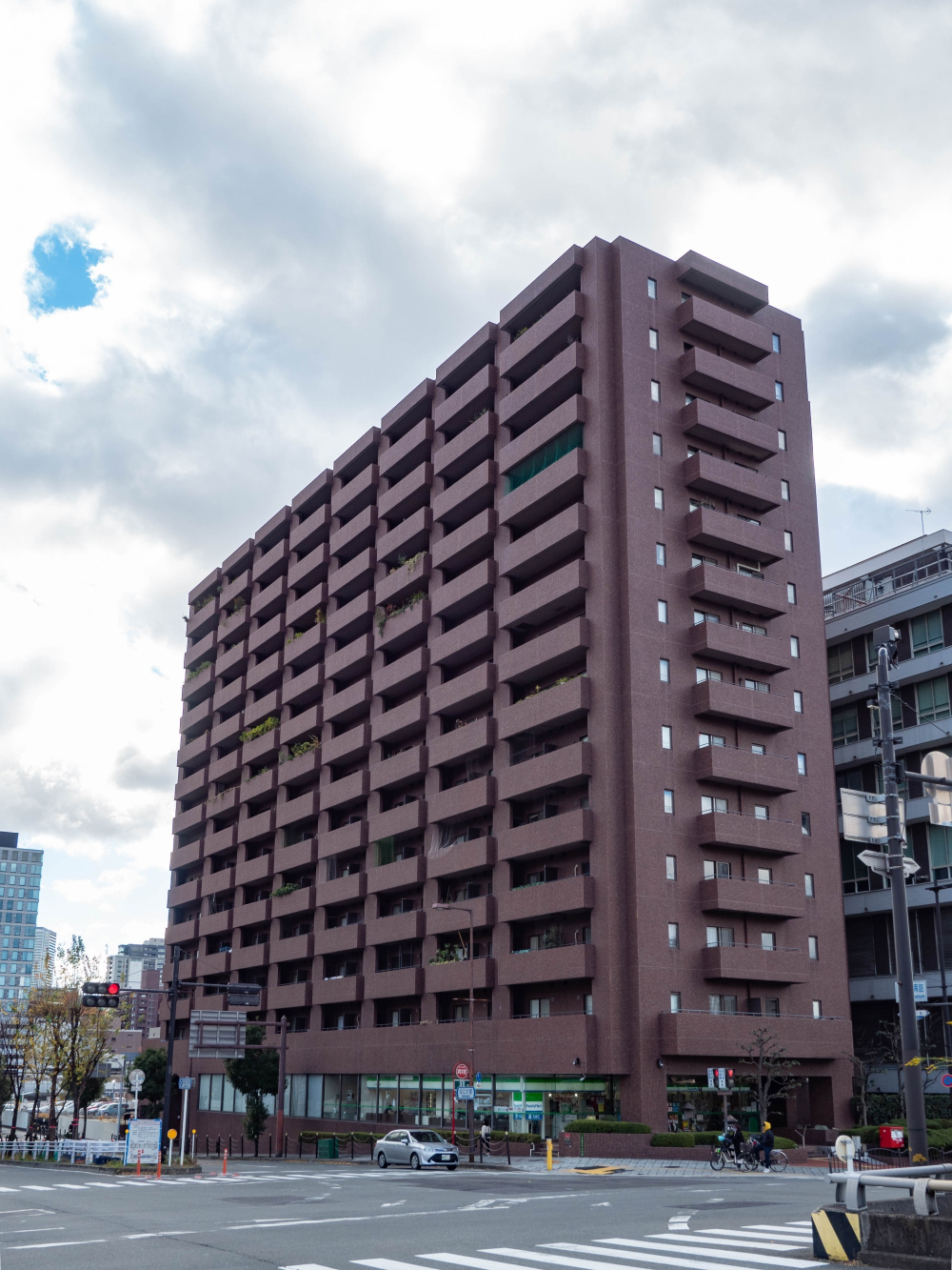 写真：マンション外観