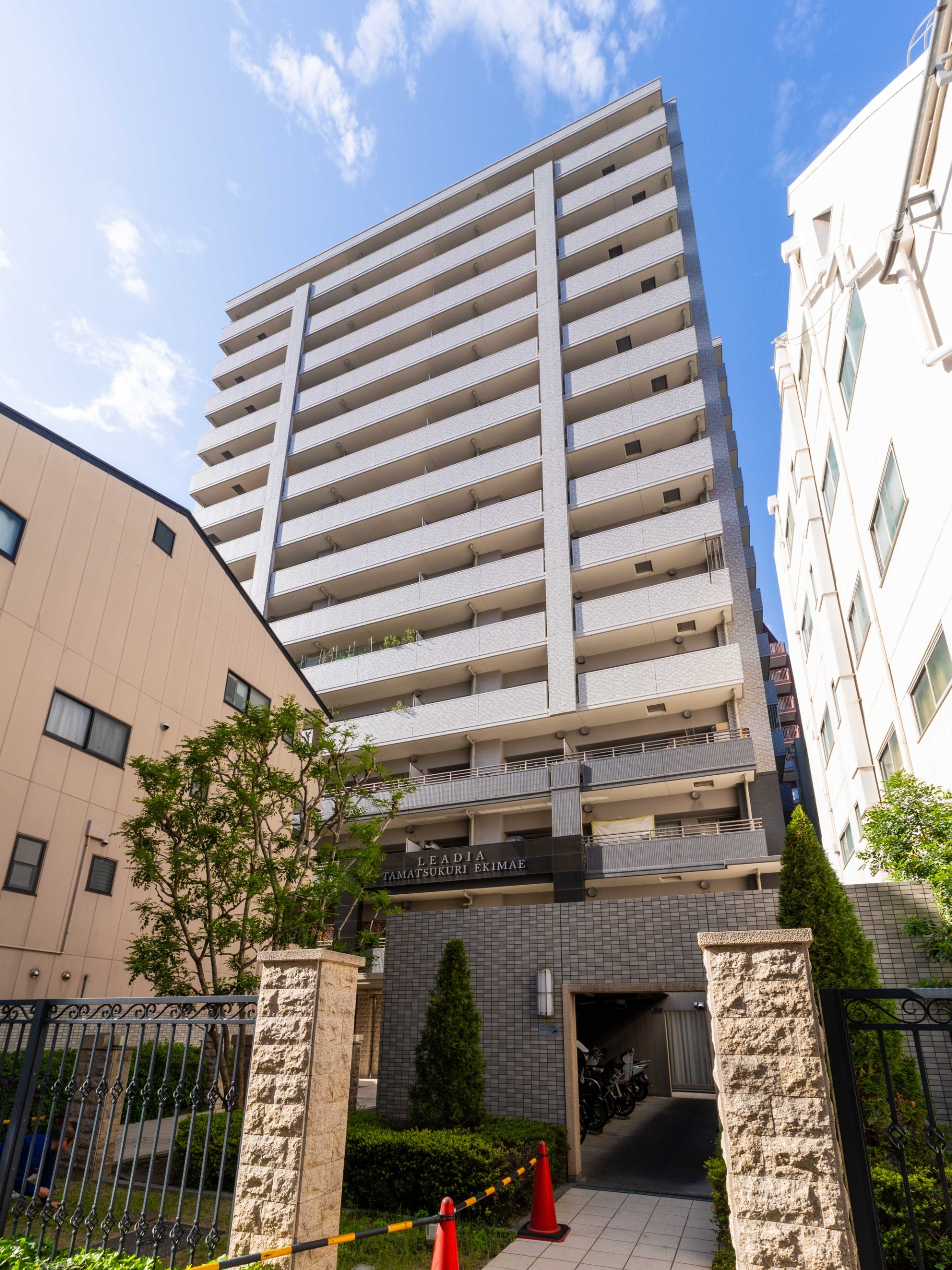 写真：マンション外観