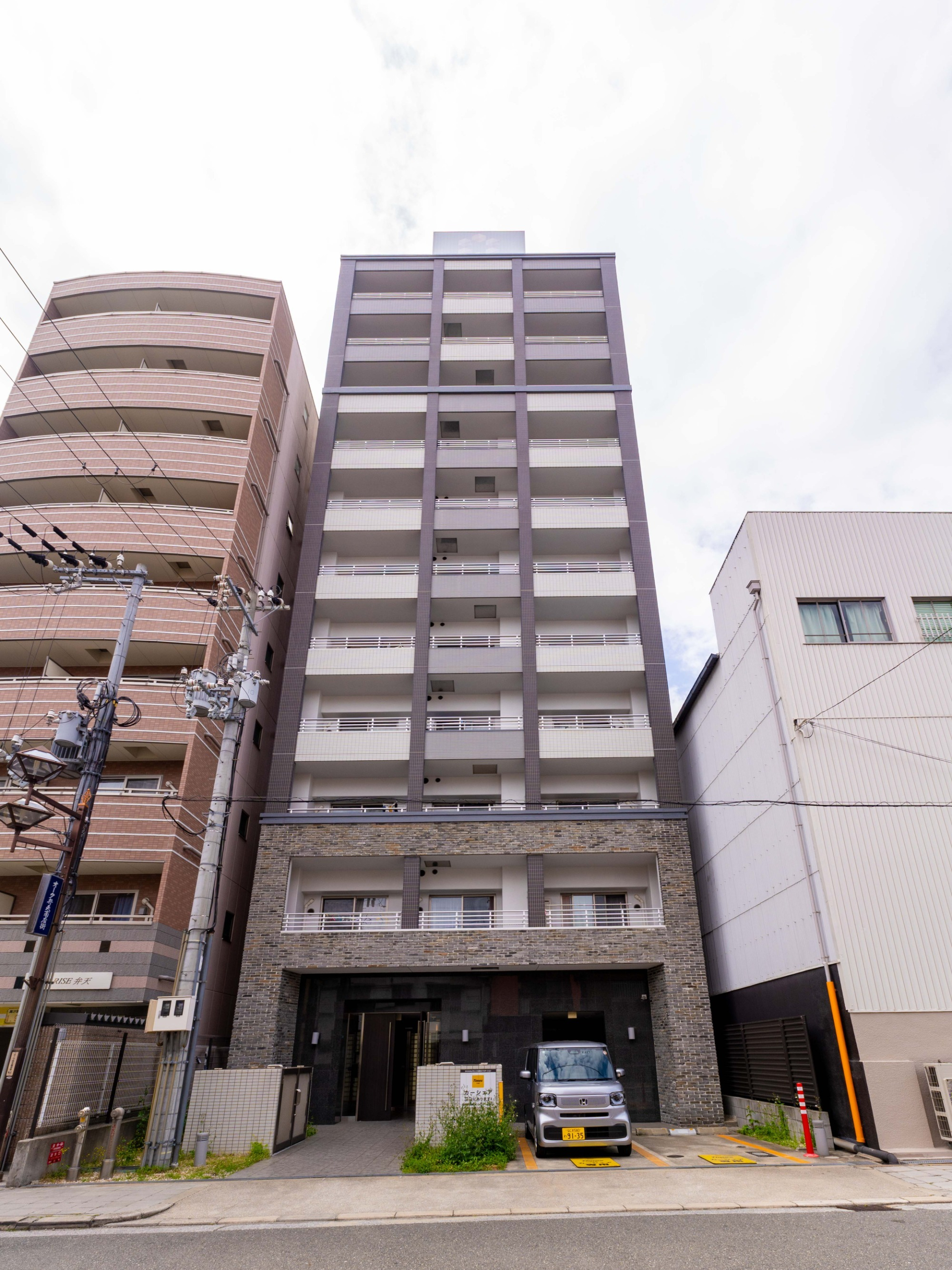 写真：マンション外観