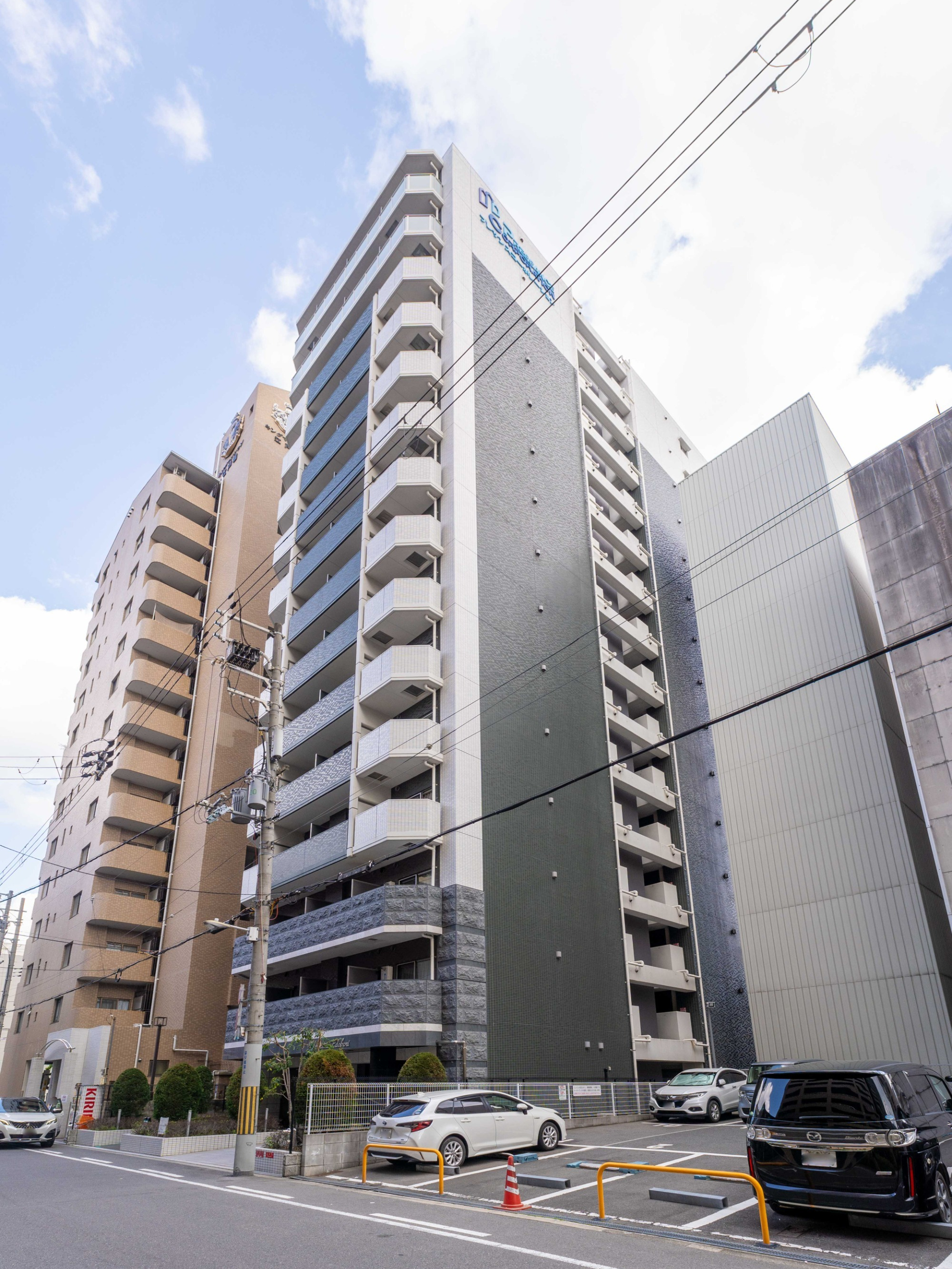 写真：マンション外観